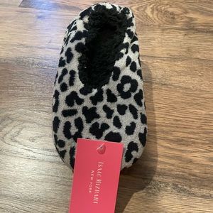 Isaac Mizrahi black & grey cheetah print slippers